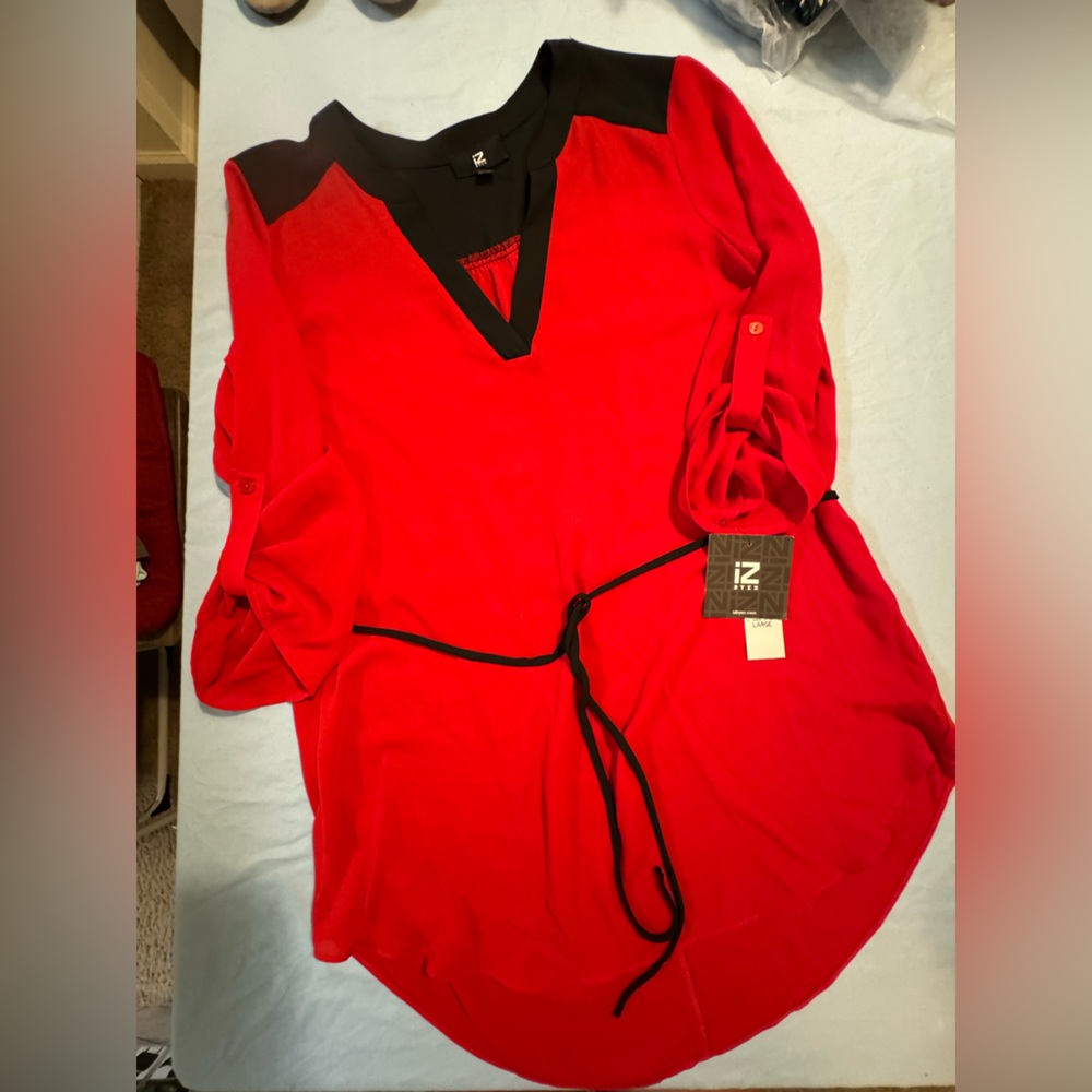 NWT iZ byer blouse